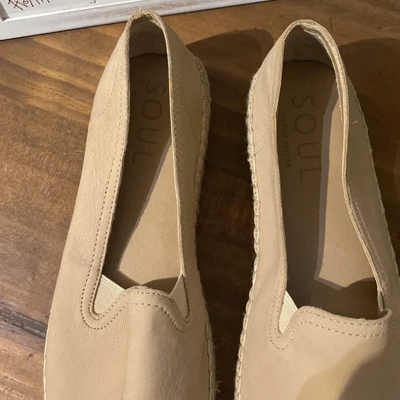 Naturalizer Tan Flats - Picture 4 of 5